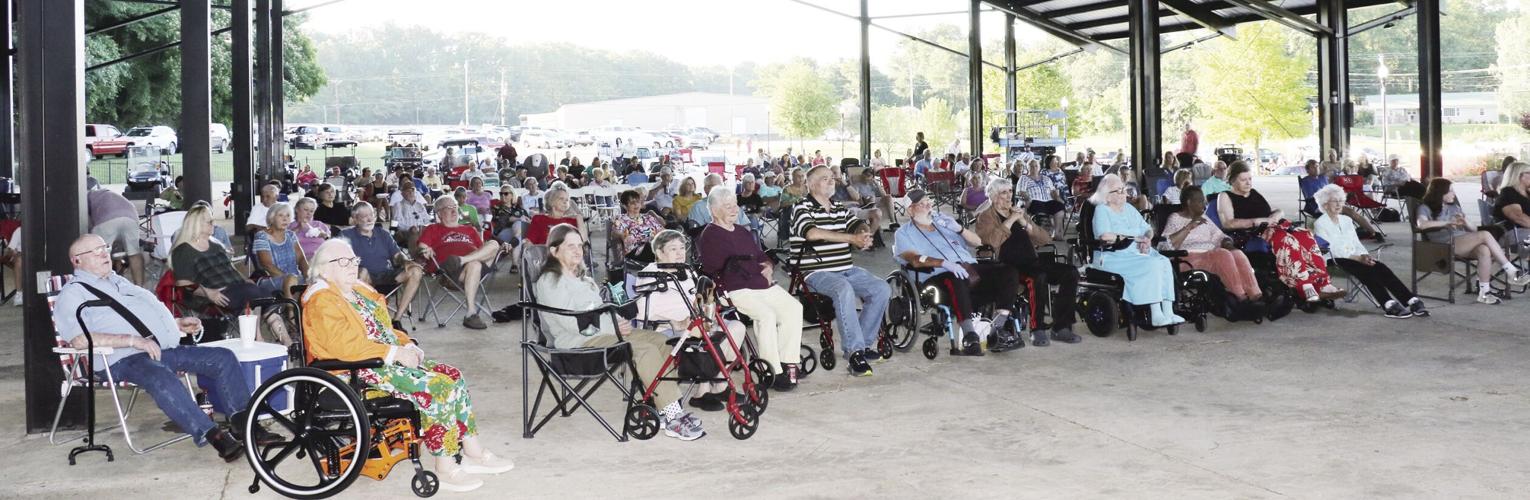 ** p2 CROWD 9107.jpg